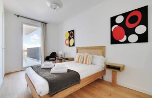 熨斗/熨衣板、旅行婴儿床、WiFi、床单