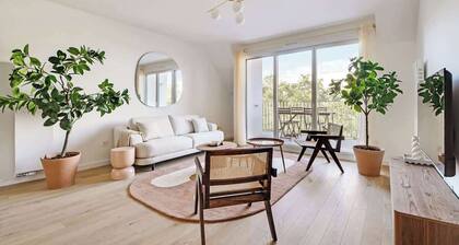 A Bright 3-BR/2BA in Clichy