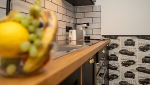 Kaffetrakter/tekoker, kjøleskap, mikrobølgeovn og ovn