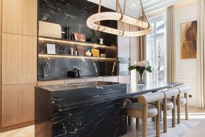 Dining - The Lander - Serviced 3-BR/3BA - Triangle d'Or (Paris)