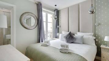 Iron/ironing board, travel crib, WiFi, bed sheets