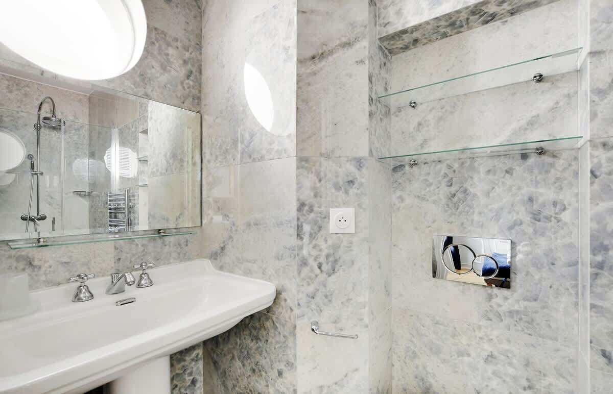 Regadera y secadora de cabello 