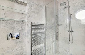 Shower, hair dryer - A Wonderful 2-BR/2BA in Montmartre (Paris)