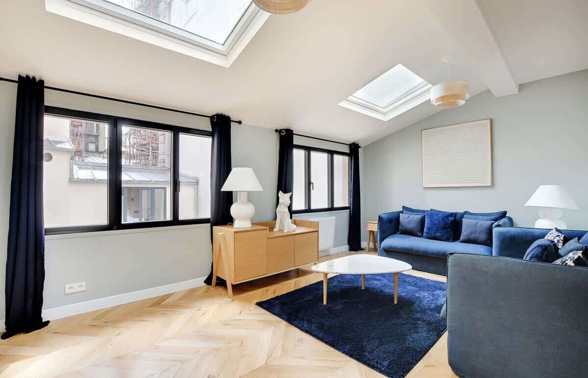 Televisión y oficina 