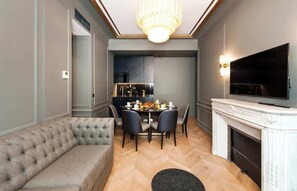 TV, offices - A Luxurious 3-BR apartment in the Champs Elysées (Paris)