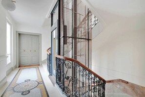 Interior - A Luxurious 3-BR apartment in the Champs Elysées (Paris)