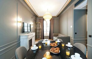 Dining - A Luxurious 3-BR apartment in the Champs Elysées (Paris)