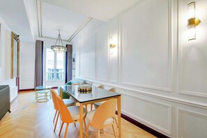 Dining - A Sweet 2-BR nest in the Champs-Elysées (Paris)