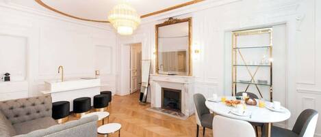 تناول الطعام