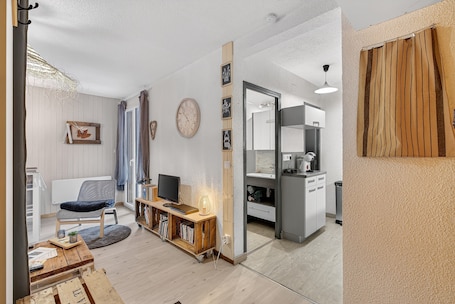 Interior. Studio for 5, ground floor, at the foot of the slopes