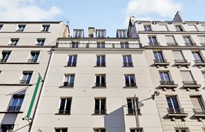 Exterior - A Bright 1-BR/1BA in Saint-Lazare (Paris)