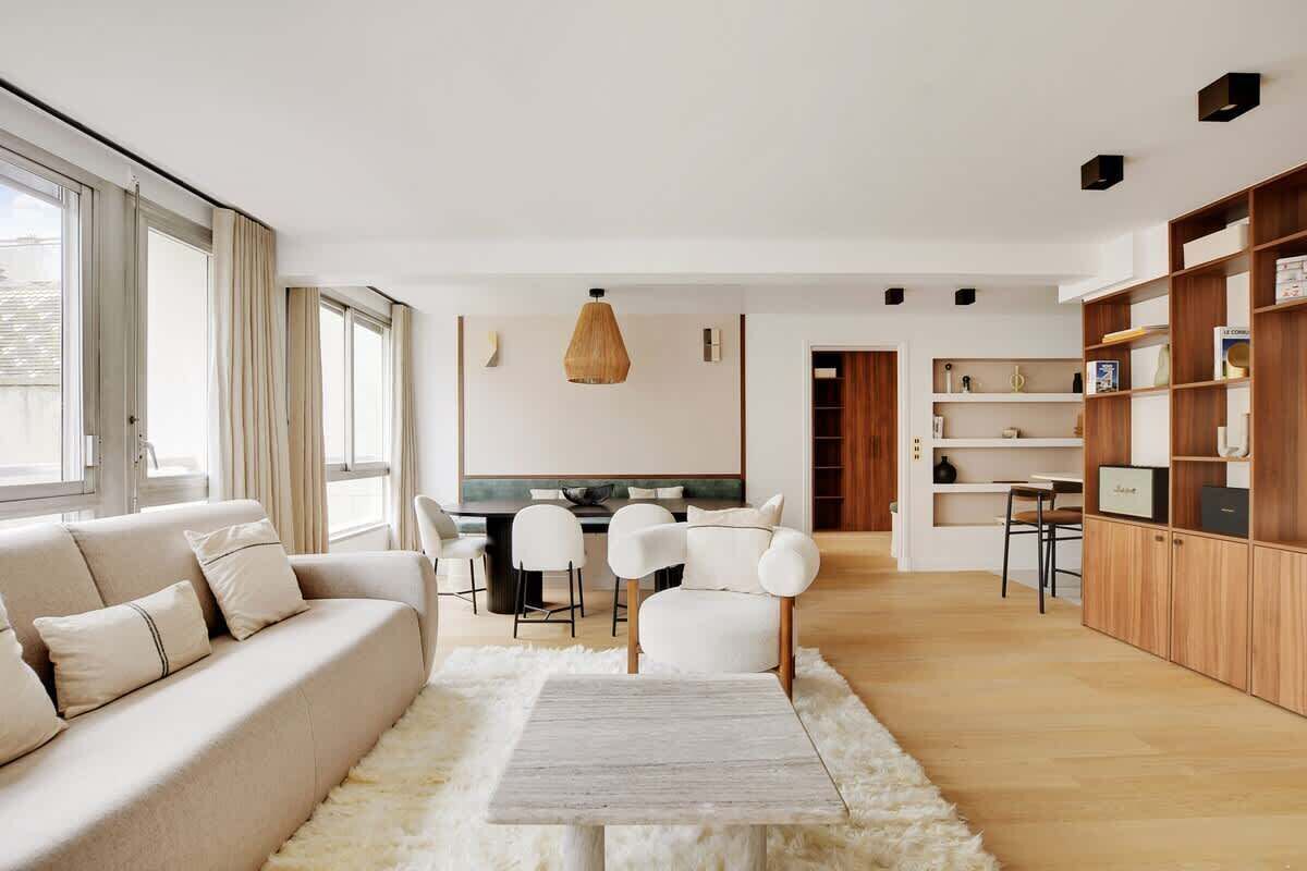 Televisión y oficina 