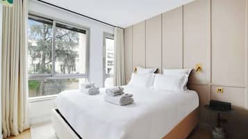 Iron/ironing board, travel cot, WiFi, bed sheets