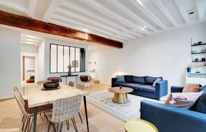 Interior - A Refined 2-BR/1BA in Louvre (Paris)
