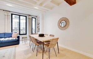 Dining - A Refined 2-BR/1BA in Louvre (Paris)