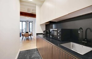 Fridge, oven, stovetop, dishwasher - A Refined 2-BR/1BA in Louvre (Paris)
