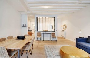 Interior - A Prestigious 2-BR in Louvre (Paris)