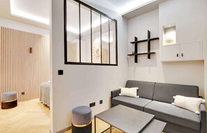 Interior - A Superior Studio in Champs-Elysées (Paris)