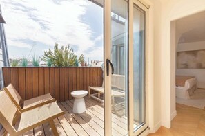 Terrace/patio - A 5BR/4BA Duplex w/Services in La Madeleine-Opéra (Paris)