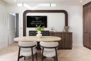 Interior - A Sophisticated 1-BR with Services in Louvre (Paris)