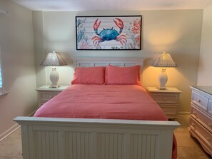 3 slaapkamers, een strijkplank/strijkijzer, wifi, beddengoed
