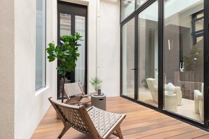 Terrace/patio - A Unique 2-BR/2Ba with Terrace Services - Louvre (Paris)