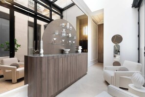 Spa - A Unique 2-BR/2Ba with Terrace Services - Louvre (Paris)