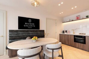 Dining - A Sophisticated 1-BR with Services - Louvre (Paris)