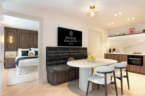 Dining - A Sophisticated 1-BR with Services - Louvre (Paris)
