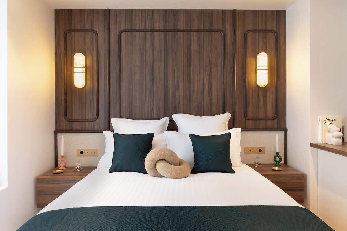 Travel cot, WiFi, bed sheets