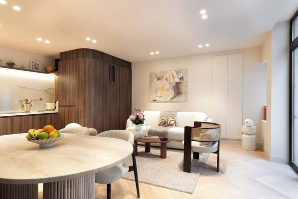Interior - A Sophisticated 1-BR with Services - Louvre (Paris)