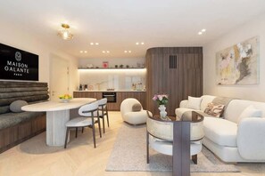TV, offices - A Sophisticated 1-BR with Services - Louvre (Paris)