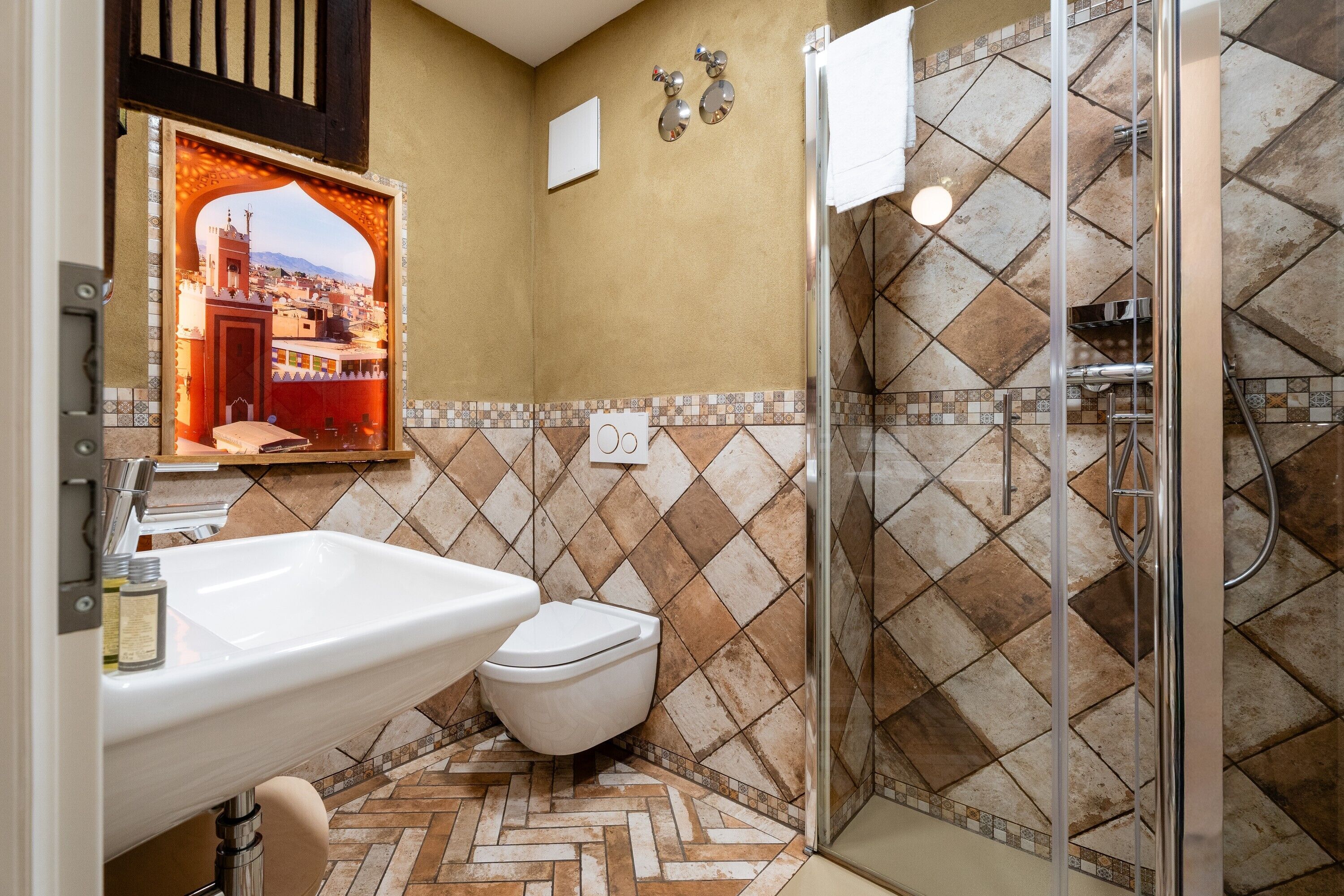 Dusche, Haartrockner, Handtücher