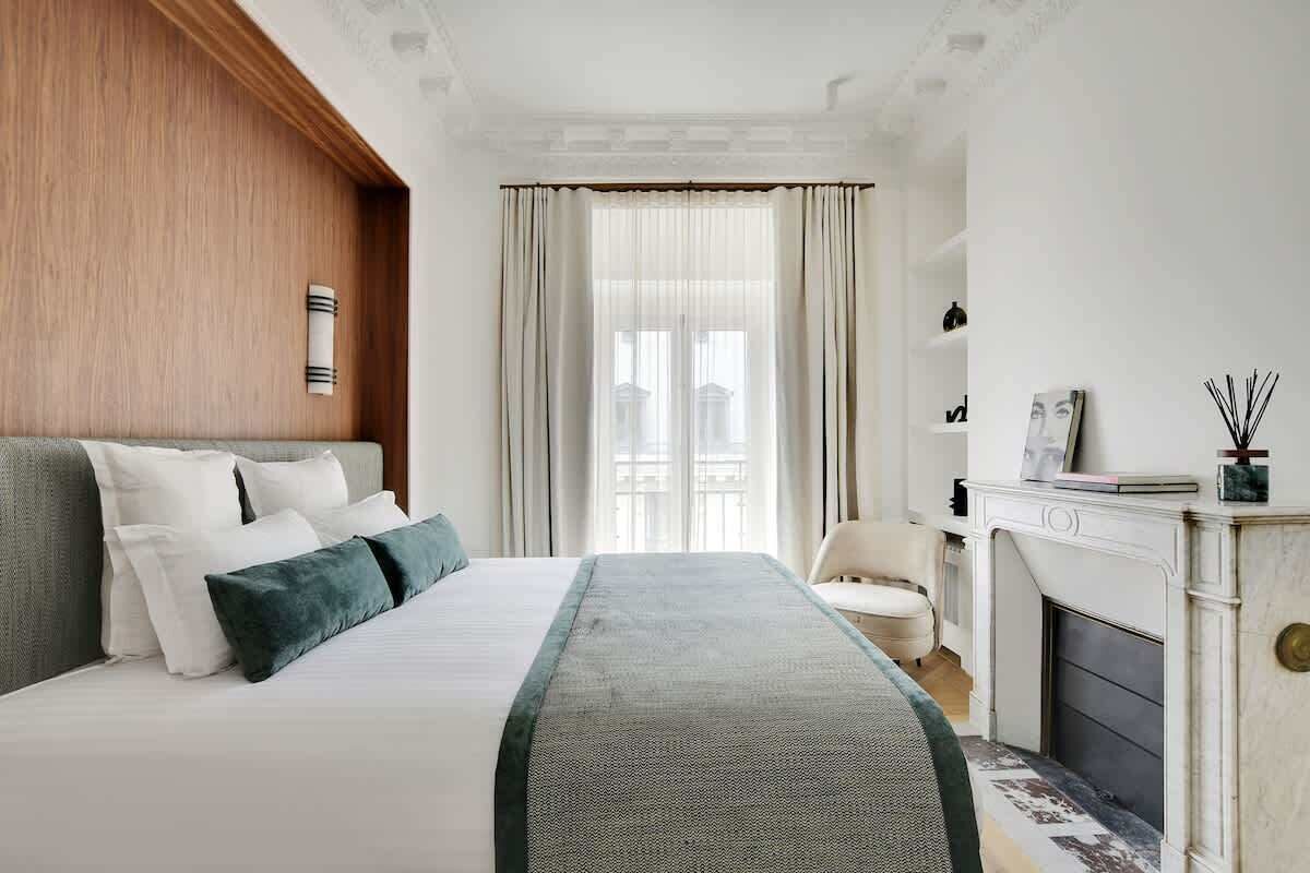 Fer et planche à repasser, lit parapluie, Wi-Fi, draps fournis