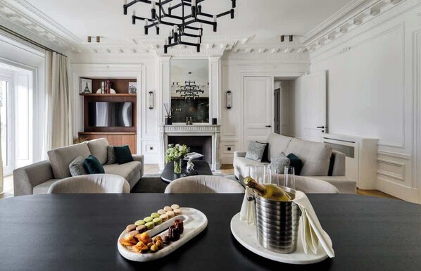 Living area - ONIRI - Serviced 2-BR - Place Vendôme Louvre I (Paris)