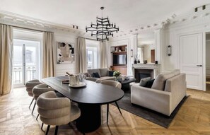 Living area - ONIRI - Serviced 2-BR - Place Vendôme Louvre I (Paris)