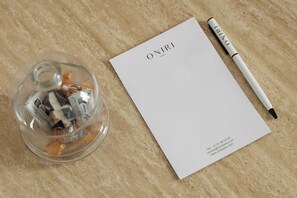 Bathroom amenities - ONIRI - Serviced 2-BR - Place Vendôme Louvre I (Paris)