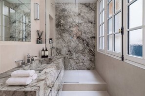 Dusche, Haartrockner