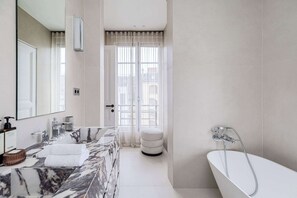 Douche, sèche-cheveux