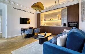 TV, offices - ONIRI - Serviced 1-BR - Place Vendôme Louvre III (Paris)