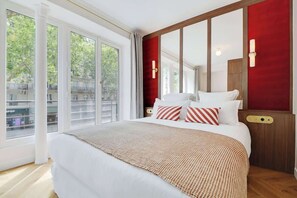 Iron/ironing board, travel cot, WiFi, bed sheets - ONIRI - Somptuous Serviced 3-BR - Saint-Germain (Paris)