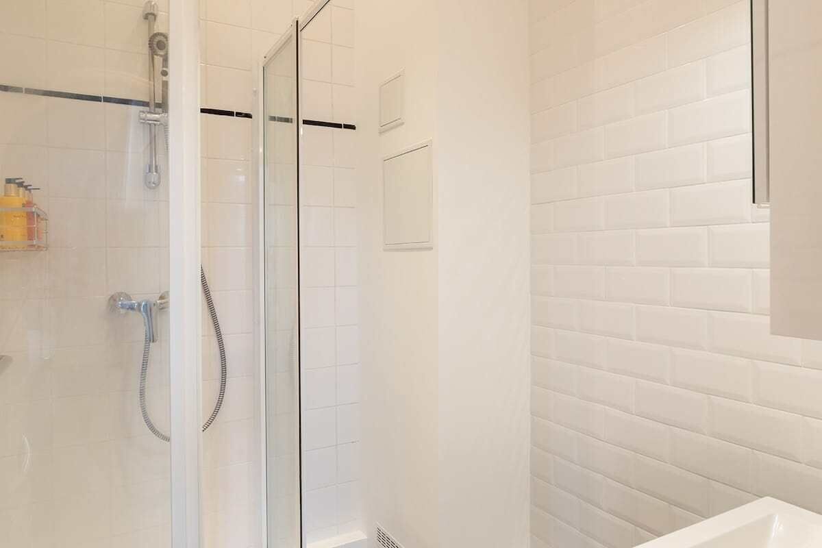 Douche, sèche-cheveux