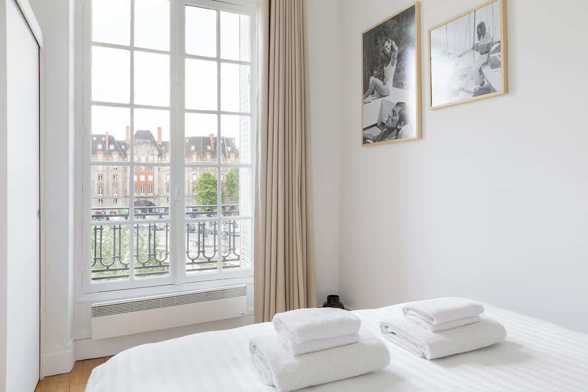 Iron/ironing board, travel cot, WiFi, bed sheets