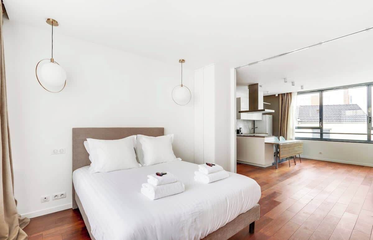 Iron/ironing board, travel cot, WiFi, bed sheets