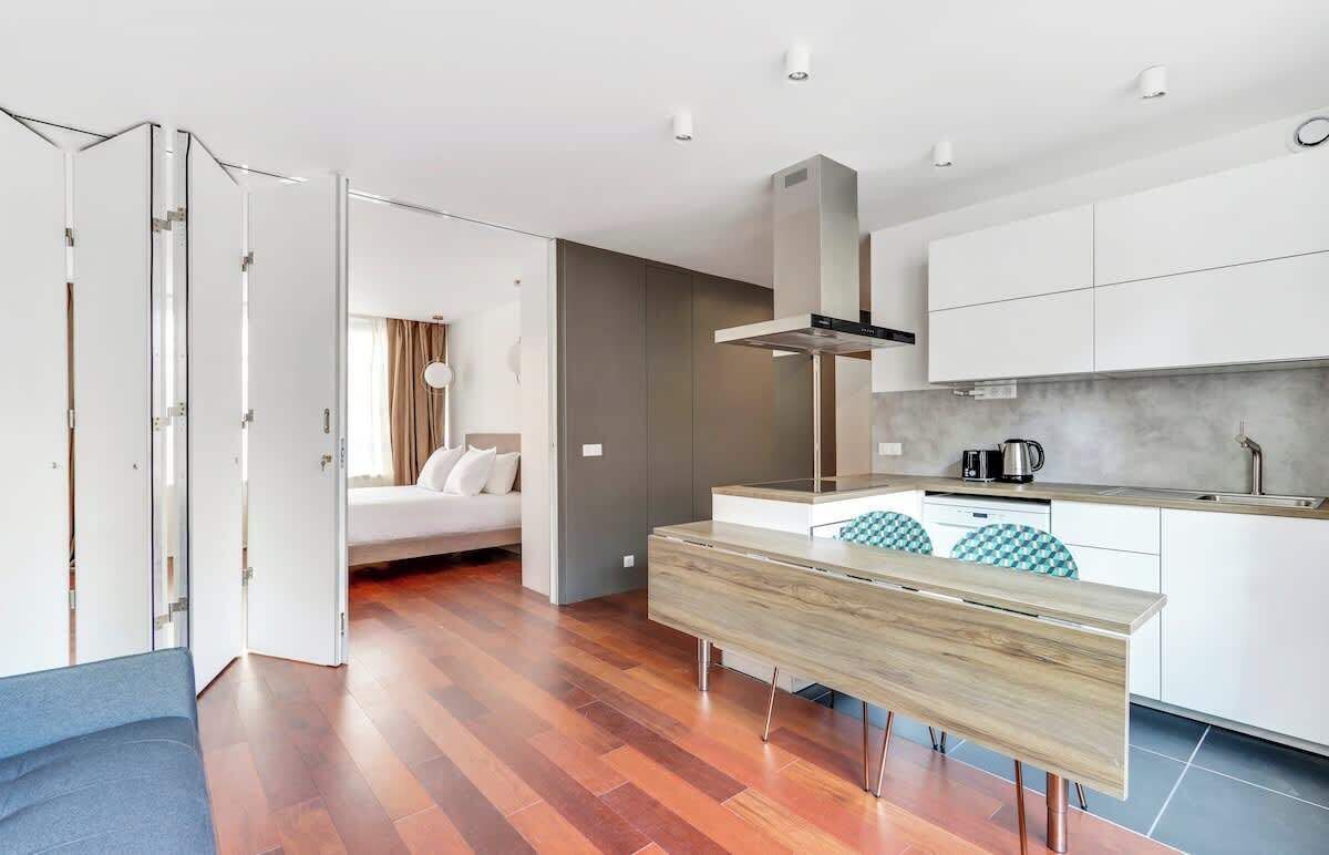 Fer et planche à repasser, lit parapluie, Wi-Fi, draps fournis