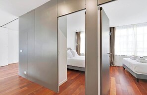 Iron/ironing board, travel cot, WiFi, bed sheets - A Modern 3-BR/2BA with Parking at La Chapelle (Paris)