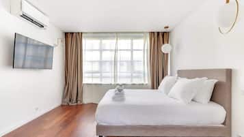 Iron/ironing board, travel cot, WiFi, bed sheets