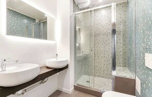 Douche, sèche-cheveux