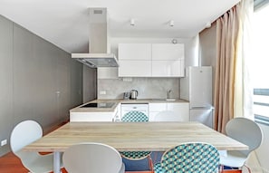 Fridge, microwave, oven, stovetop - A Modern 3-BR/2BA with Parking at La Chapelle (Paris)