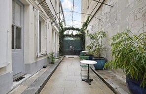 Outdoor dining - A Cosy Studio in Montparnasse (Paris)